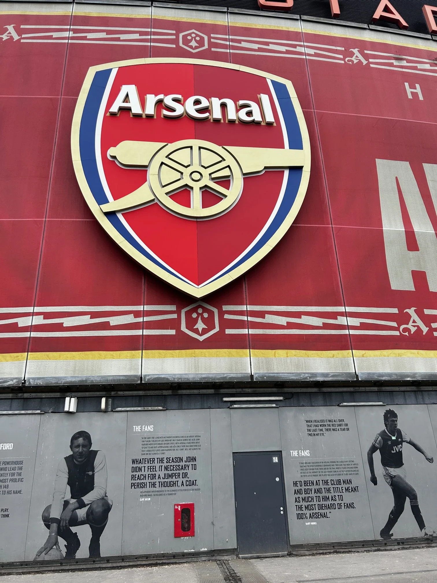 Emirates stadium con stemma Arsenal