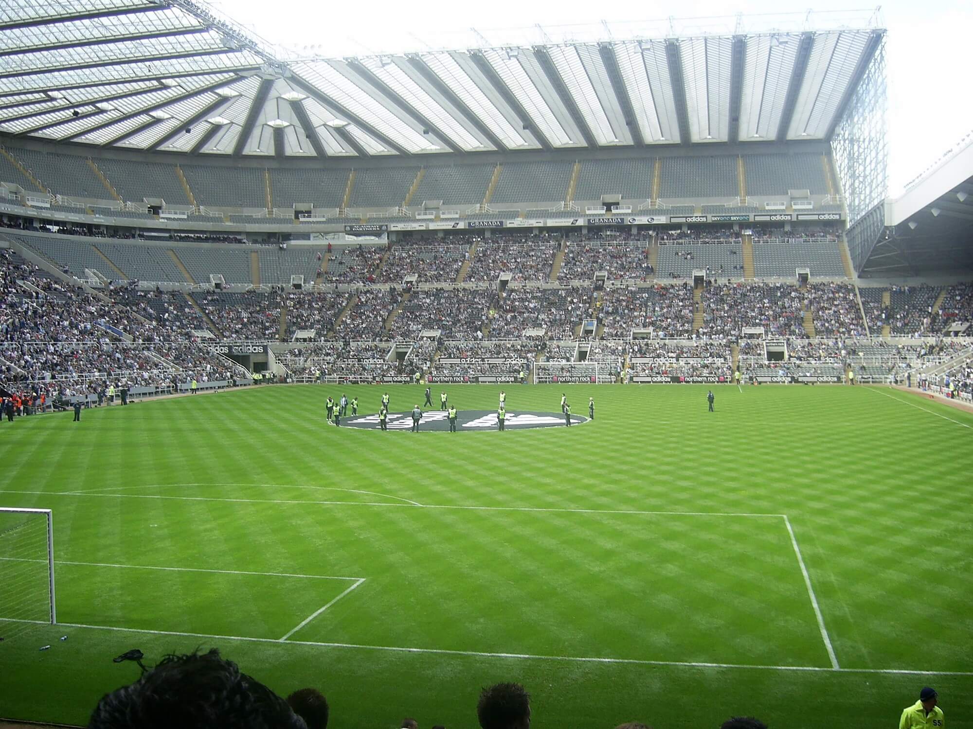 Migliori posti dove sedersi a St James' Park background image