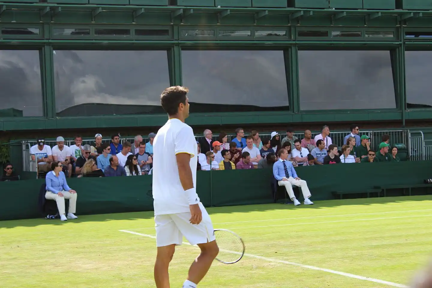 Foto di un tennista in campo