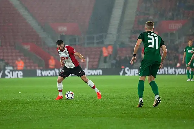 Quanto è lunga la lista d’attesa per un abbonamento Southampton? background image