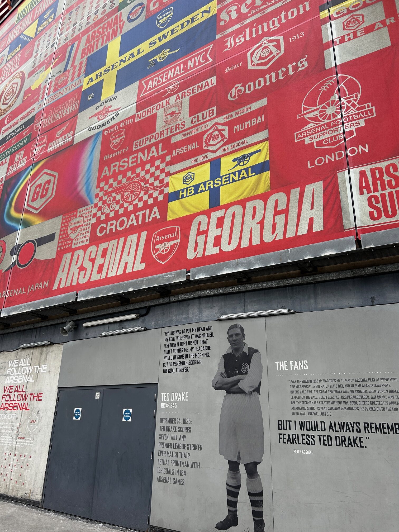 photo of Emirates Stadium facade