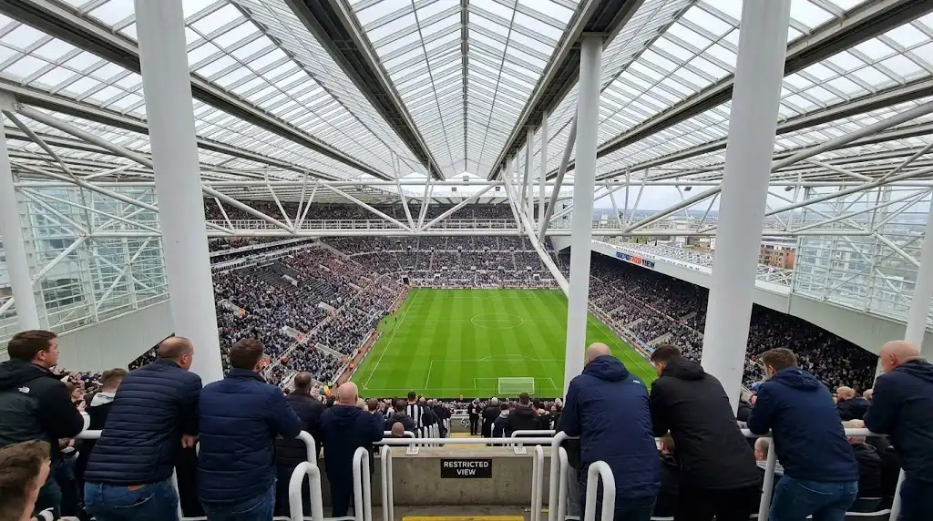 Il peggior posto dove sedersi a St. James’ Park background image